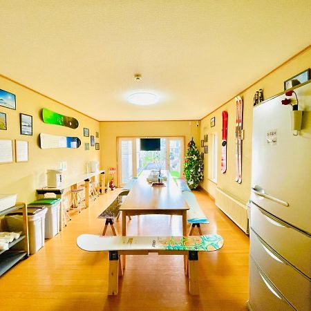 Yellow House Niseko Кучан Екстериор снимка